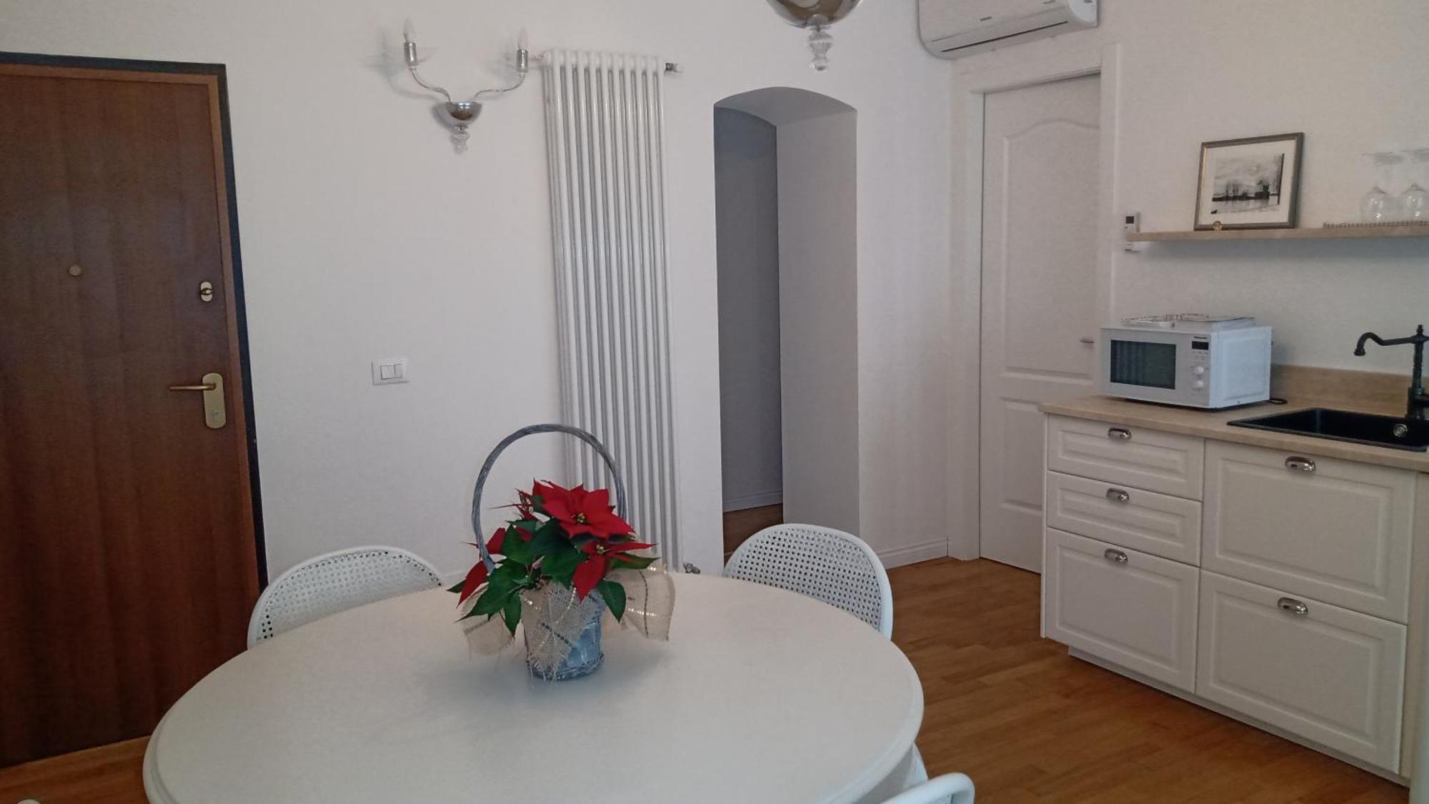 Casa Renova, Intero Appartamento, 2 Camere, Max 4 Ospiti, Trieste Zona Storica Екстер'єр фото