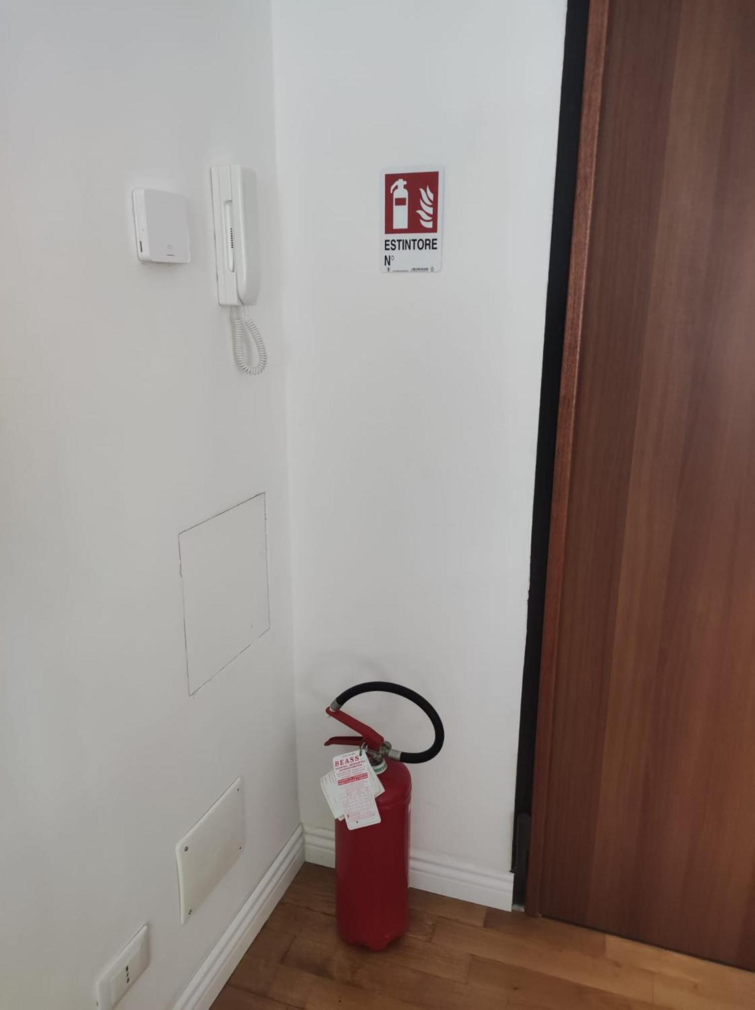 Casa Renova, Intero Appartamento, 2 Camere, Max 4 Ospiti, Trieste Zona Storica Екстер'єр фото